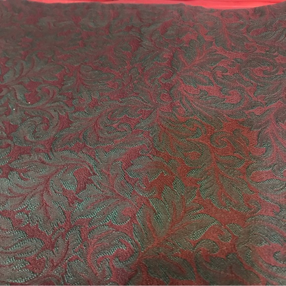 10 John Matouk Holiday Brocade burgundy/green placemats - Picture 4 of 6